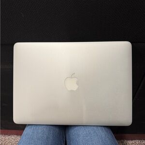 🎄 MacBook Air 13” (2017) – Excellent Condition, Perfect Christmas Gift! 💻✨